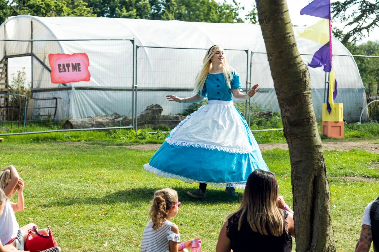 alice in wonderland actor at a childrens event