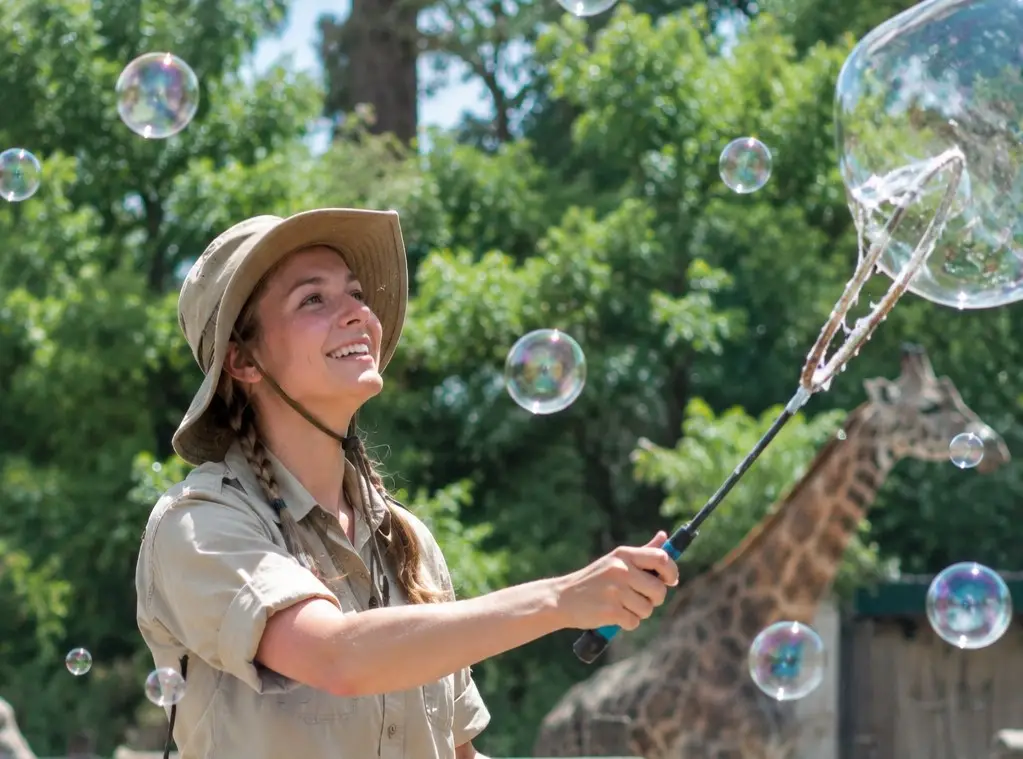 safari park bubble show